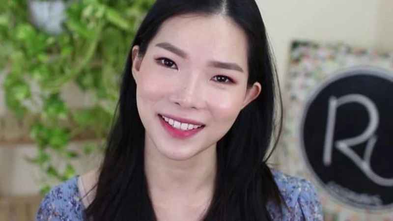Rư từng là một cô gái giản dị, tự học makeup từ các kênh Youtube nước ngoài