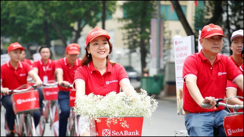 Roadshow là sự kiện quảng cáo di động trên đường phố, thu hút sự chú ý bằng hình ảnh, âm thanh và hoạt động sôi động