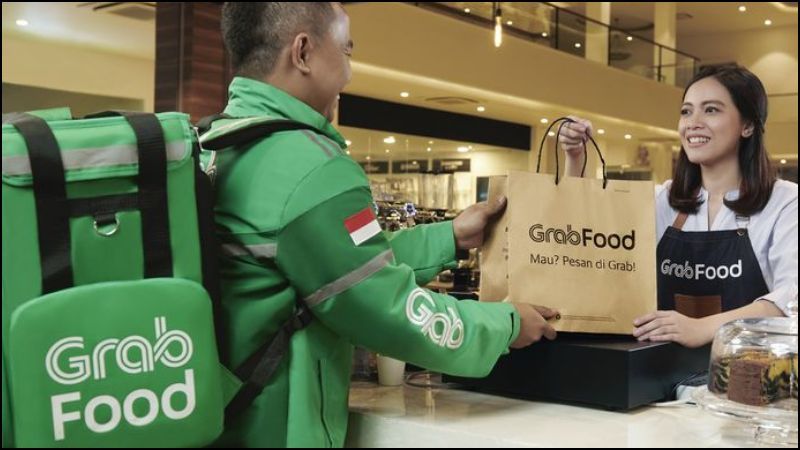  Nổi bật là sự ra mắt các dịch vụ mới như GrabFood (giao đồ ăn/thức uống)