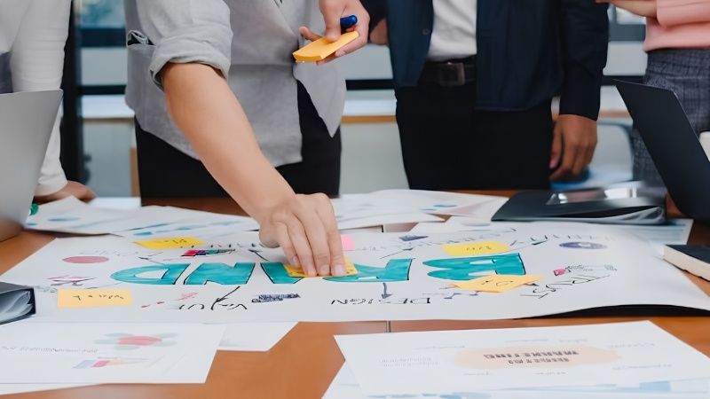 Strategy & Branding Agency gi&uacute;p doanh nghiệp x&aacute;c định hướng đi d&agrave;i hạn cho thương hiệu