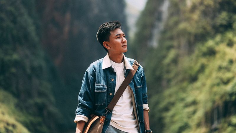 Khoai Lang Thang, tên thật là Đinh Võ Hoài Phương, là một Food Blogger đình đám với kênh YouTube thu hút 2,5 triệu người theo dõi