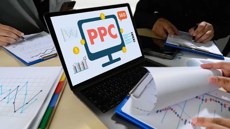 PPC là kênh trả phí giúp doanh nghiệp xuất hiện khi người dùng truy vấn nhu cầu cụ thể