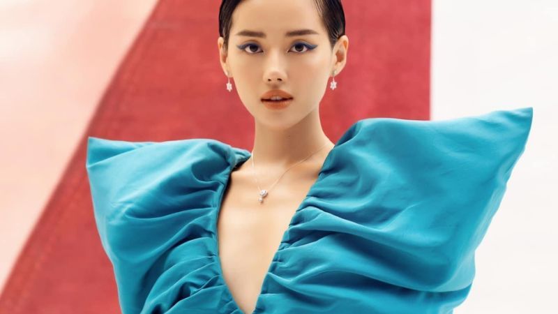 Cô Em Trendy nổi tiếng với phong cách thời trang cá tính, hiện đại, mang đậm dấu ấn riêng, kết hợp hài hòa giữa sự thanh lịch và năng động