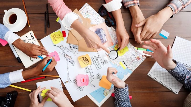 Creative Agency gi&uacute;p ph&aacute;t triển &yacute; tưởng s&aacute;ng tạo, th&ocirc;ng điệp v&agrave; định hướng cho chiến dịch truyền th&ocirc;ng