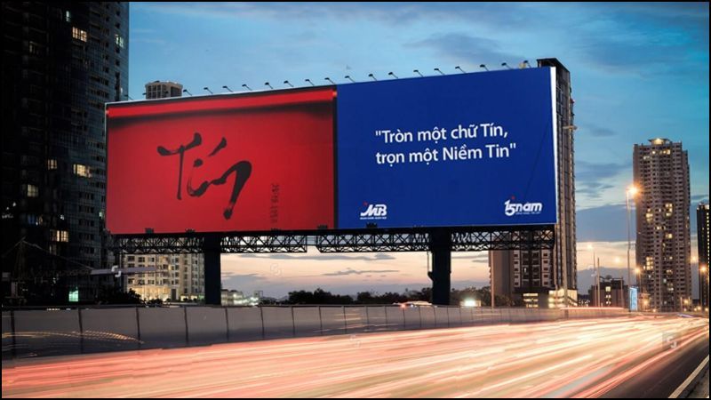 Vị trí chiến lược tại khu vực giao thông đông đúc giúp Billboard tiếp cận lượng lớn khách hàng tiềm năng trong thời gian ngắn