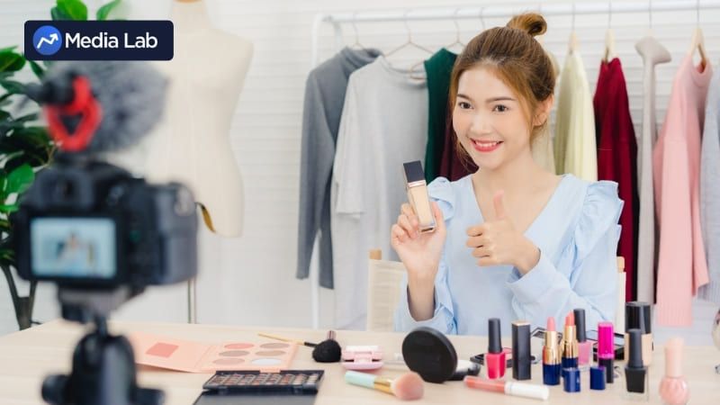 KOL là những cá nhân hoặc tổ chức có sức ảnh hưởng và kiến thức chuyên môn trong một lĩnh vực cụ thể