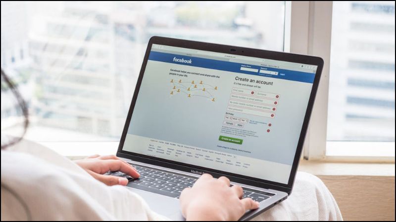 Truy cập trang web Facebook hoặc tải ứng dụng Facebook về điện thoại